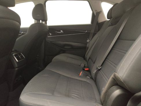 Used 2019 Kia Sorento FWD V6 image 18