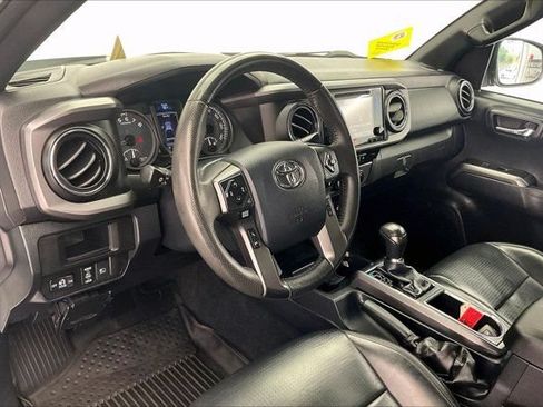 Used 2019 Toyota Tacoma TRD Off-Road w/ TRD Premium Off Road Package AWD/4WD image 14