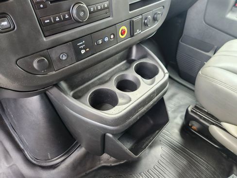 Used 2018 Chevrolet Express 2500 w/ Driver Convenience Package RWD image 30