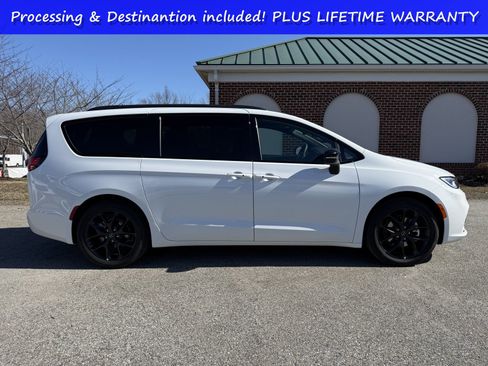 New 2026 Chrysler Pacifica Select w/ S Appearance Package FWD image 2
