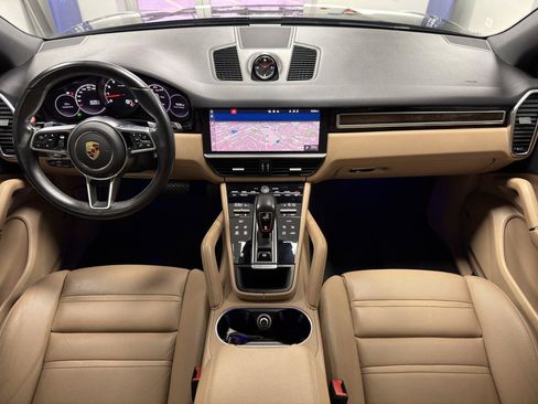 Used 2021 Porsche Cayenne AWD/4WD image 27
