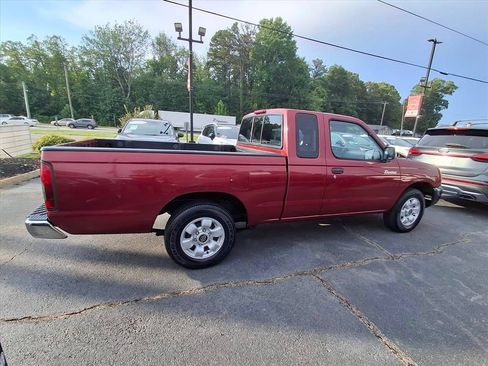 Used 2000 Nissan Frontier XE RWD image 2