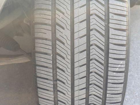 Used 2020 Ford Explorer Platinum w/ Premium Technology Package image 5