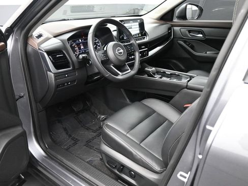Used 2023 Nissan Rogue SL w/ SL Premium Package FWD image 2