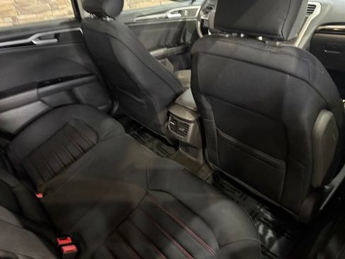 Used 2015 Ford Fusion SE w/ Equipment Group 201A FWD image 31