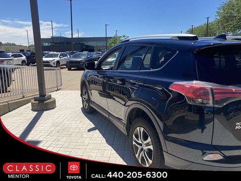 Used 2018 Toyota RAV4 LE w/ All Weather Liner Package FWD image 2