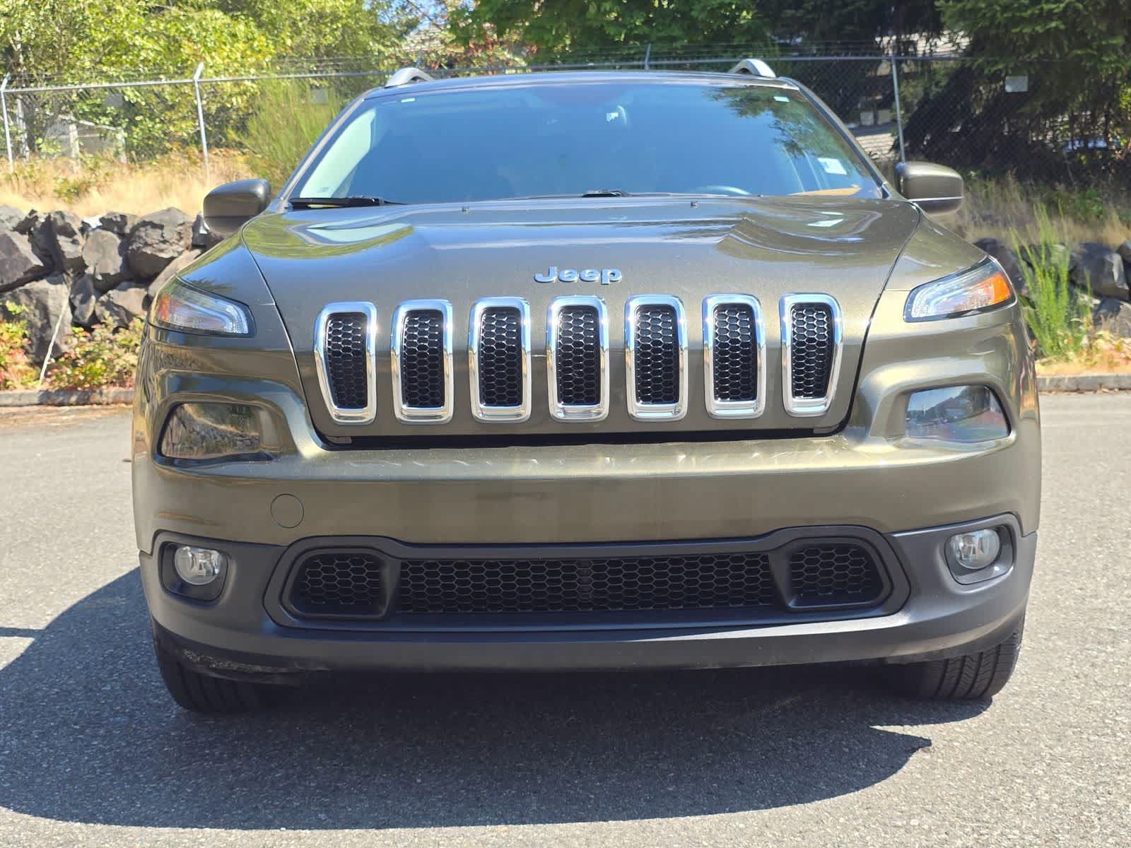 Used 2015 Jeep Cherokee Latitude w/ Cold Weather Group AWD/4WD image 6