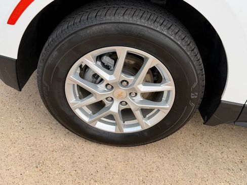 Used 2024 Chevrolet Equinox LT AWD/4WD image 11