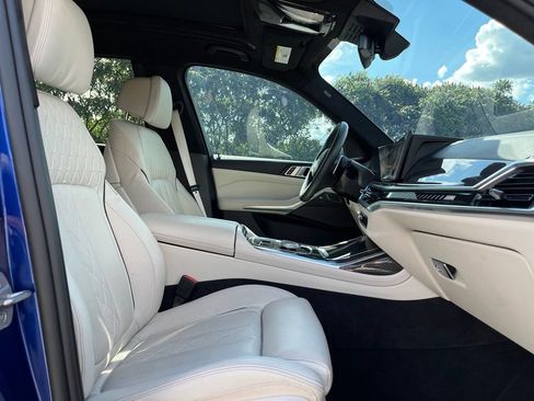 Used 2025 BMW X7 M60i AWD/4WD image 28