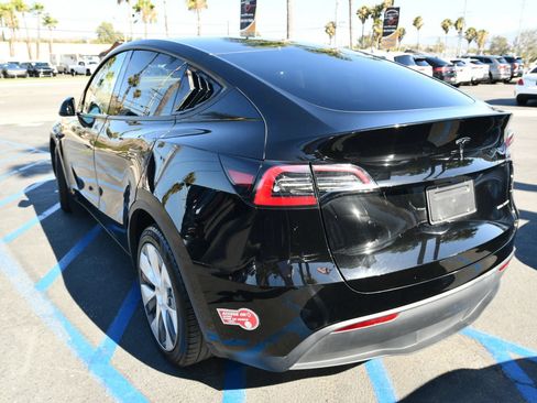 Used 2024 Tesla Model Y Long Range AWD/4WD image 5
