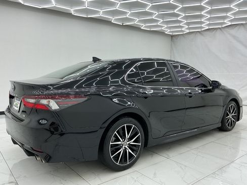 Used 2021 Toyota Camry SE FWD image 12