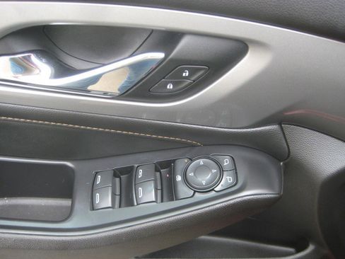 Used 2021 Chevrolet Traverse LT image 15