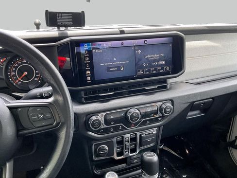 Used 2024 Jeep Gladiator Sport AWD/4WD image 7