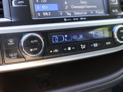 Used 2018 Toyota Highlander XLE w/ Protection Package #3 AWD/4WD image 20