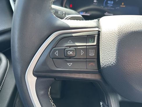 Used 2023 Jeep Grand Cherokee L Laredo AWD/4WD image 17
