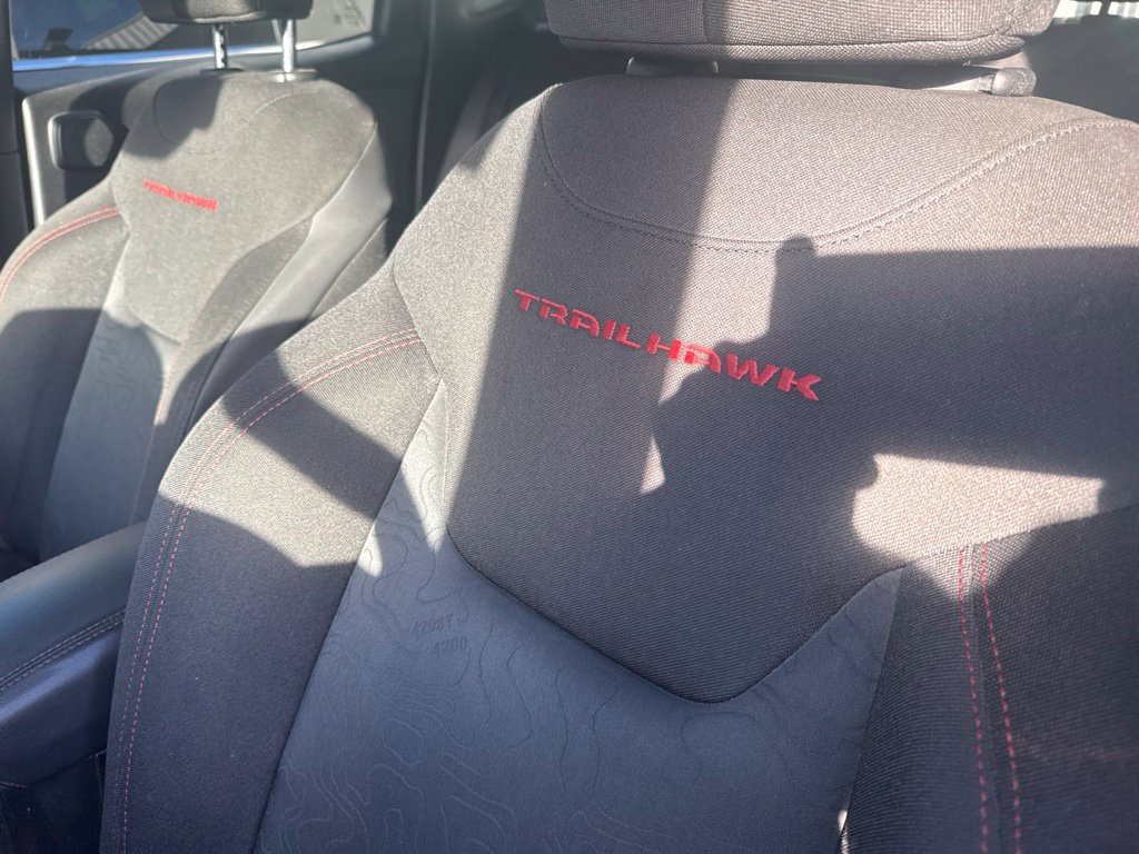 Used 2016 Jeep Renegade Trailhawk AWD/4WD image 14