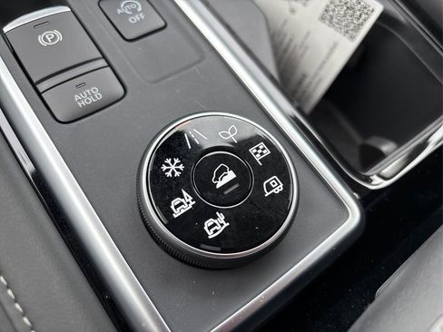 New 2025 Nissan Pathfinder SL image 24