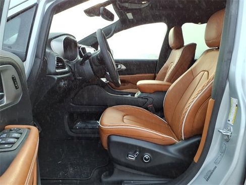 New 2026 Chrysler Pacifica Pinnacle image 13