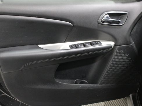 Used 2020 Dodge Journey SE w/ SE Popular Equipment Group FWD image 11
