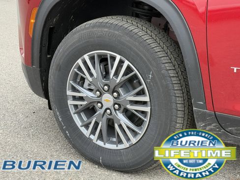 New 2025 Chevrolet Traverse LT image 34