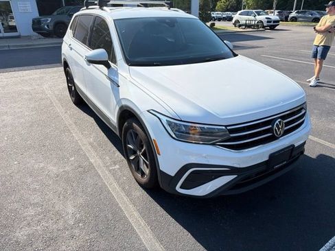Used 2024 Volkswagen Tiguan SE AWD/4WD image 10