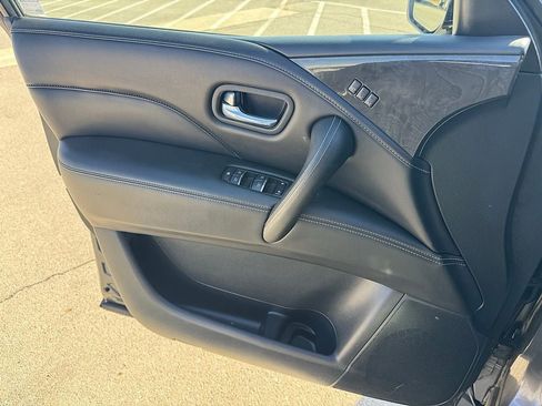 Used 2024 INFINITI QX80 Luxe image 16