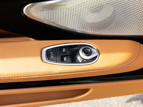 Used 2025 Aston Martin DB12 Convertible RWD image 18