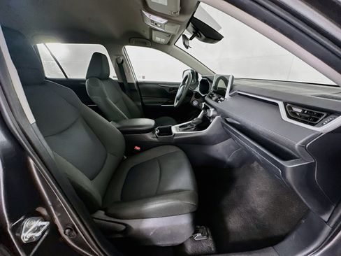 Used 2025 Toyota RAV4 LE FWD image 30