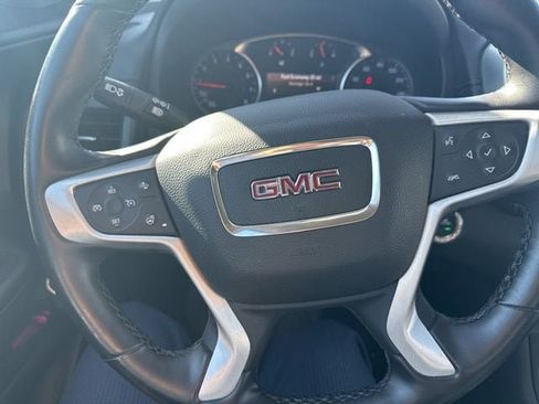 Used 2024 GMC Terrain SLT image 9