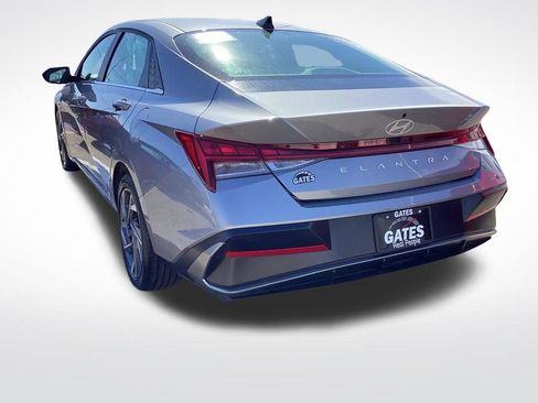 Used 2025 Hyundai Elantra SEL image 11