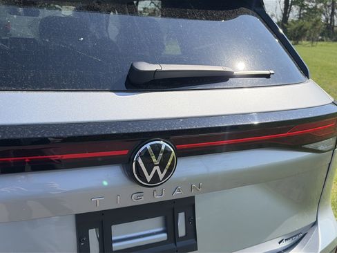 New 2026 Volkswagen Tiguan SE AWD/4WD image 8