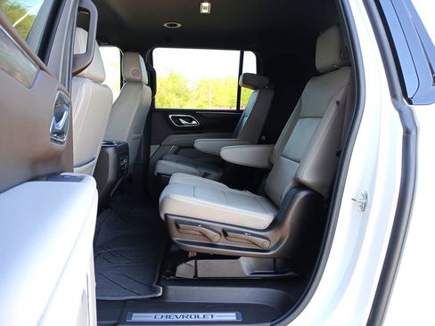Certified 2024 Chevrolet Suburban Z71 w/ Luxury Package AWD/4WD image 26