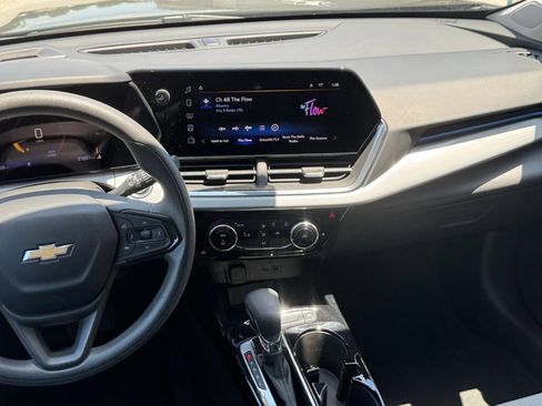 Used 2025 Chevrolet Trax LT FWD image 20