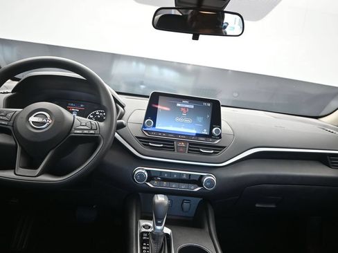 Used 2025 Nissan Altima 2.5 S FWD image 19