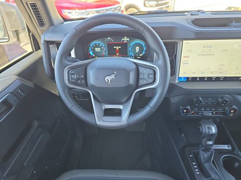 New 2025 Ford Bronco Outer Banks w/ Black Appearance Package image 9