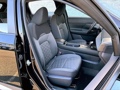 Certified 2025 Nissan Kicks SV w/ Illumination Package image 6