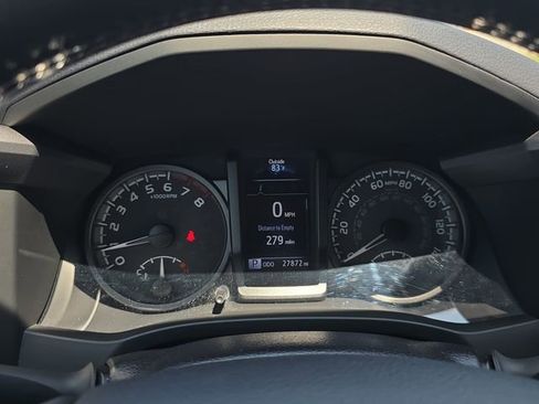 Used 2021 Toyota Tacoma TRD Off-Road w/ Technology Package AWD/4WD image 19