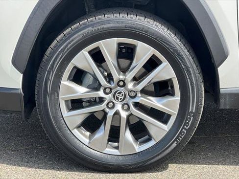 Certified 2022 Toyota RAV4 Limited image 32