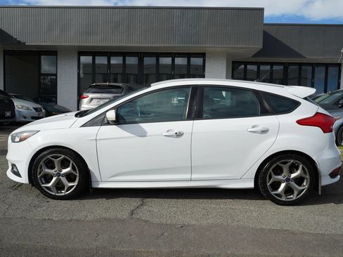 Used 2016 Ford Focus ST FWD image 2