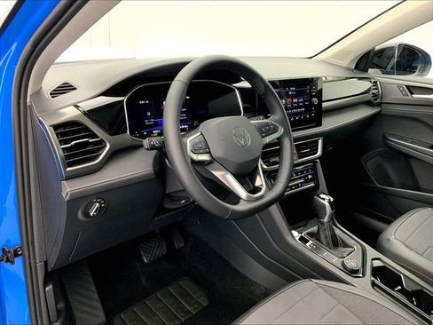 Certified 2025 Volkswagen Taos SE AWD/4WD image 14