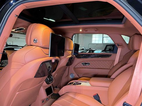Used 2022 Bentley Bentayga AWD/4WD image 20