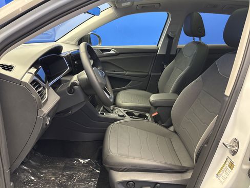 New 2026 Volkswagen Taos SE image 12