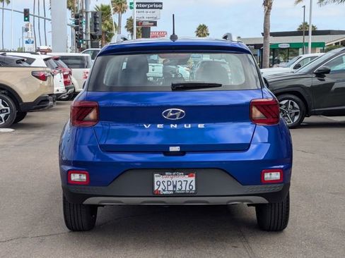 Used 2025 Hyundai Venue Limited FWD image 3