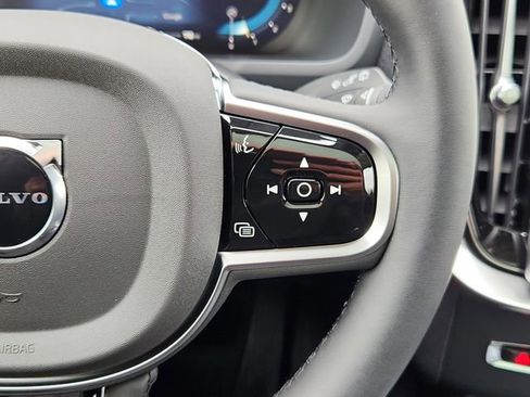 New 2025 Volvo XC90 B5 Plus w/ Protection Package Premier image 18