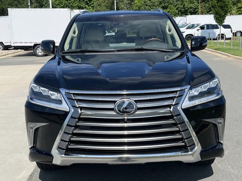 Used 2021 Lexus LX 570 4WD w/ Luxury Package image 4