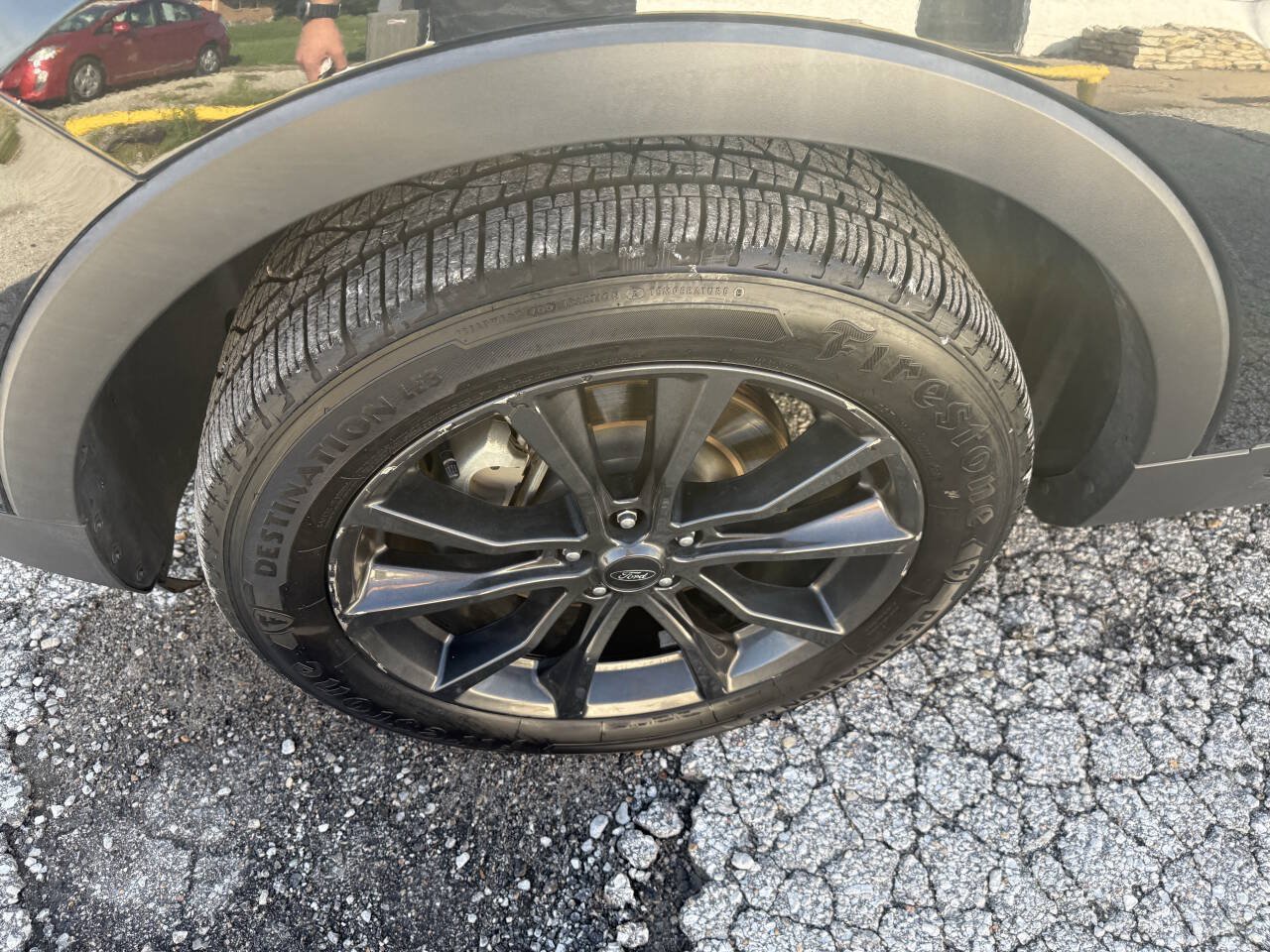 Used 2017 Ford Explorer XLT w/ Equipment Group 202A AWD/4WD image 9