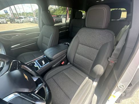Used 2025 Chevrolet Traverse LT FWD image 19