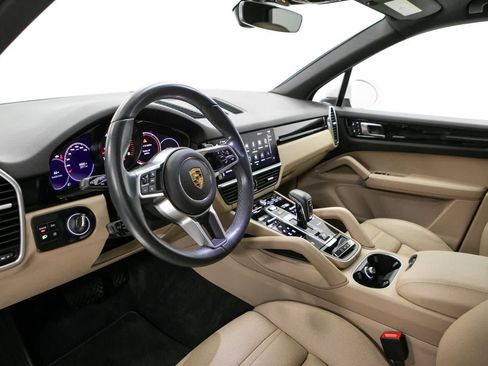 Certified 2023 Porsche Cayenne AWD/4WD image 4