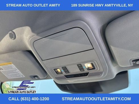 Used 2022 Ford Explorer XLT image 18