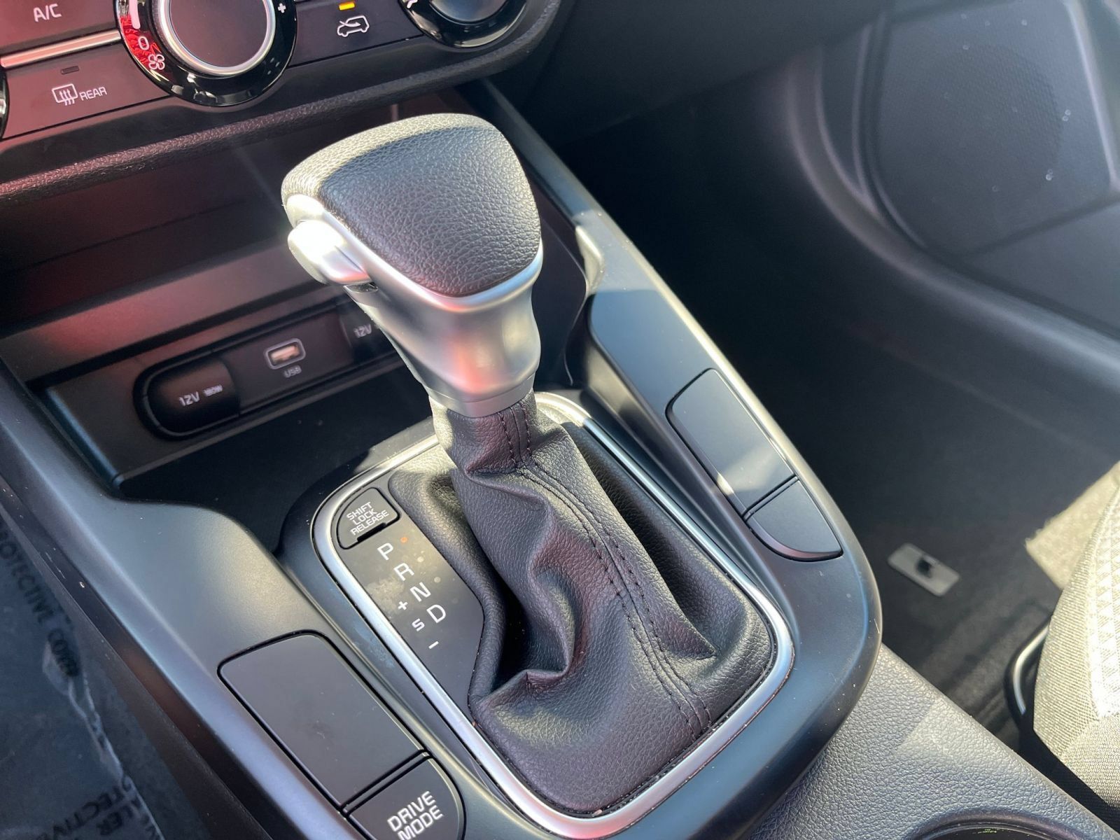 Used 2025 Kia Soul LX w/ LX Technology Package FWD image 40